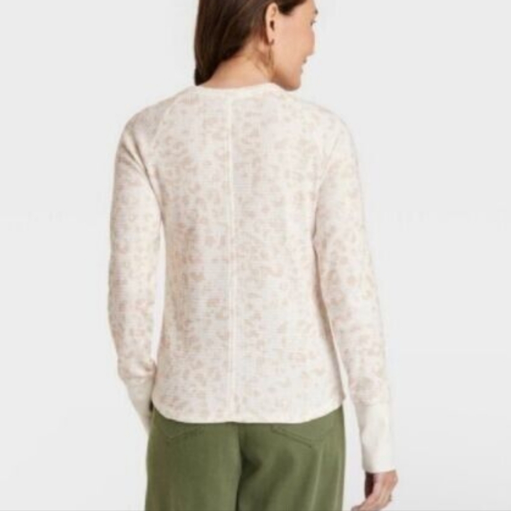 5/$25 Knox Rose Long Sleeve Leopard Print Thermal Top